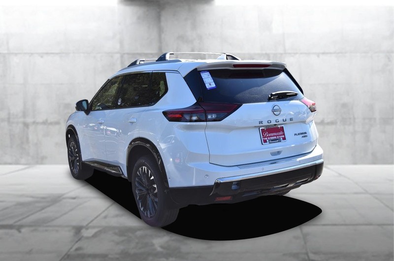 Nissan Rogue Vehicle Full-screen Gallery Image 7