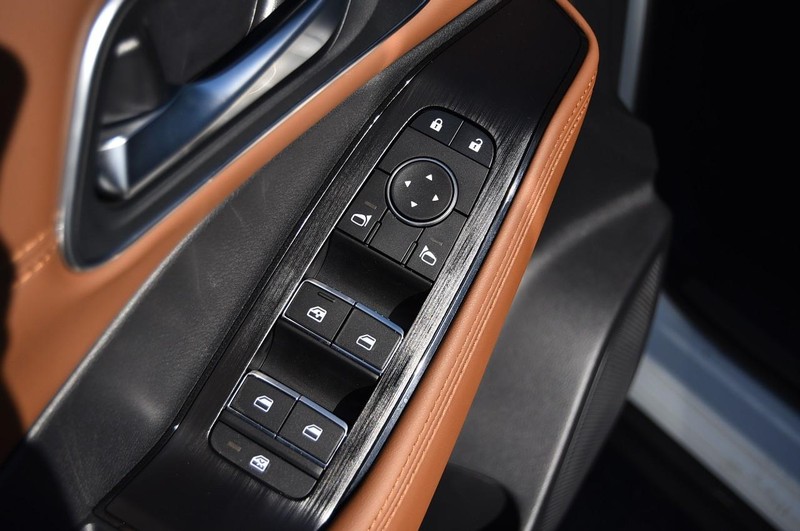 Nissan Rogue Vehicle Full-screen Gallery Image 9