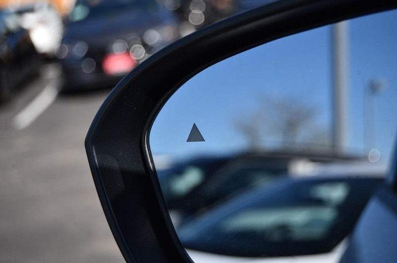 Nissan Rogue Vehicle Full-screen Gallery Image 11