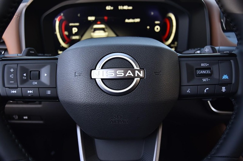 Nissan Rogue Vehicle Full-screen Gallery Image 21