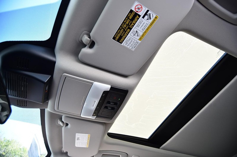 Nissan Rogue Vehicle Full-screen Gallery Image 24