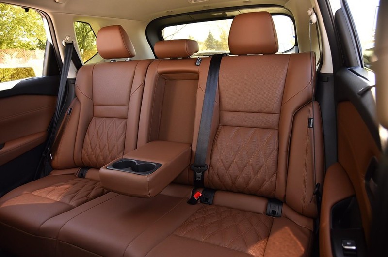 Nissan Rogue Vehicle Full-screen Gallery Image 25