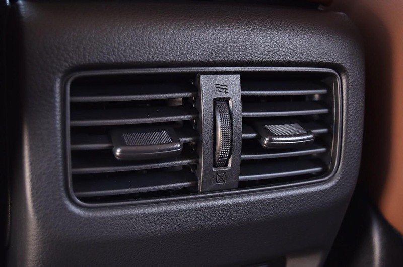 Nissan Rogue Vehicle Full-screen Gallery Image 26