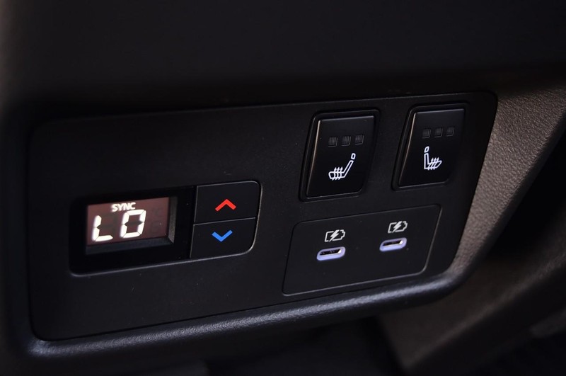 Nissan Rogue Vehicle Full-screen Gallery Image 27