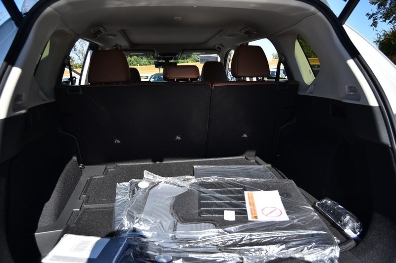 Nissan Rogue Vehicle Full-screen Gallery Image 28