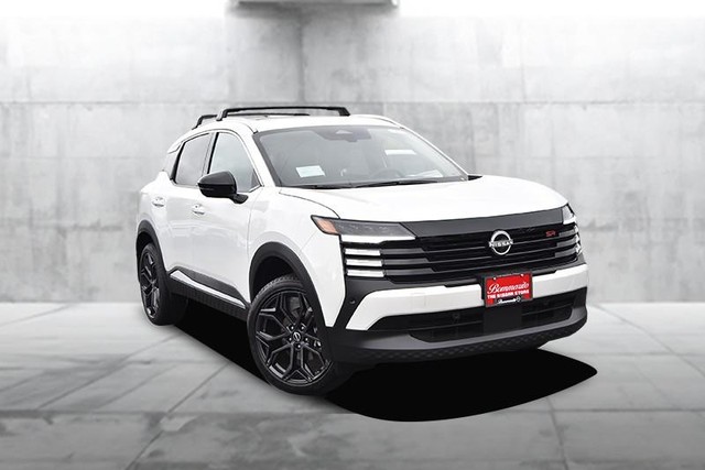 Nissan Kicks Vehicle Image 02