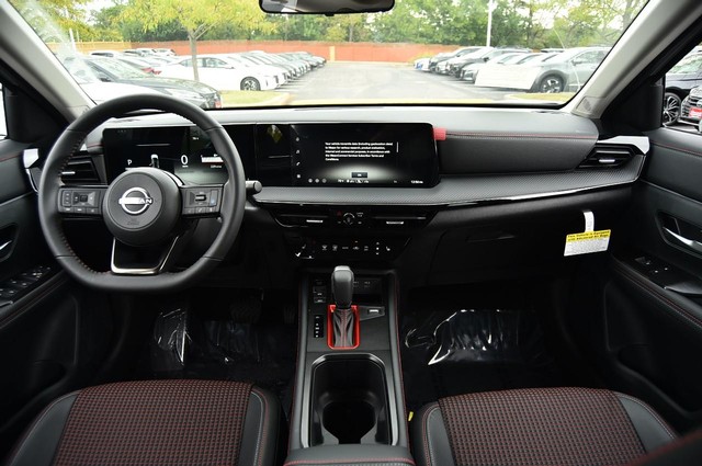 Nissan Kicks Vehicle Image 08