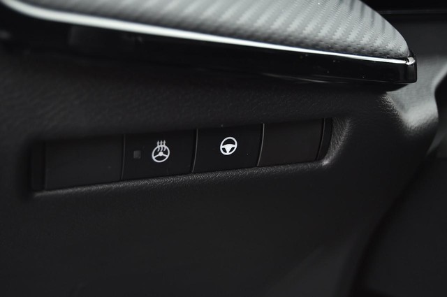 Nissan Kicks Vehicle Image 11