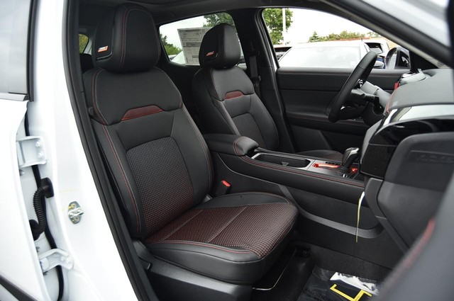 Nissan Kicks Vehicle Image 24