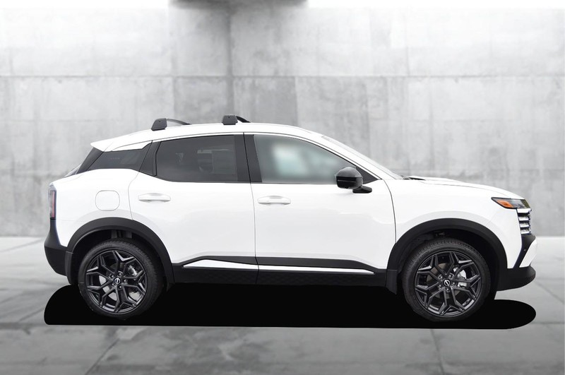 Nissan Kicks Vehicle Full-screen Gallery Image 5