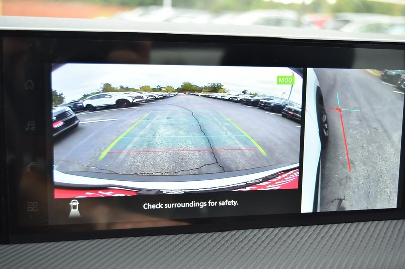 Nissan Kicks Vehicle Full-screen Gallery Image 14