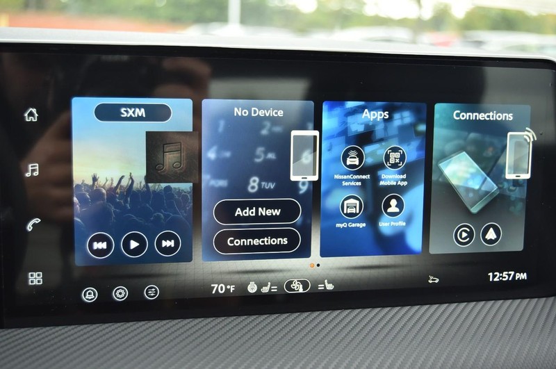 Nissan Kicks Vehicle Full-screen Gallery Image 16