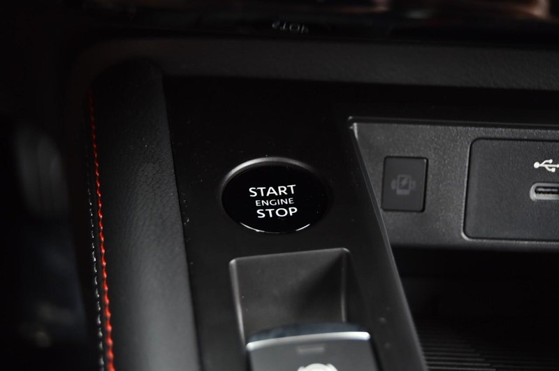 Nissan Kicks Vehicle Full-screen Gallery Image 20