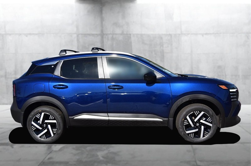 Nissan Kicks Vehicle Image 05