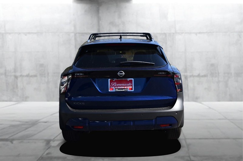 Nissan Kicks Vehicle Image 06