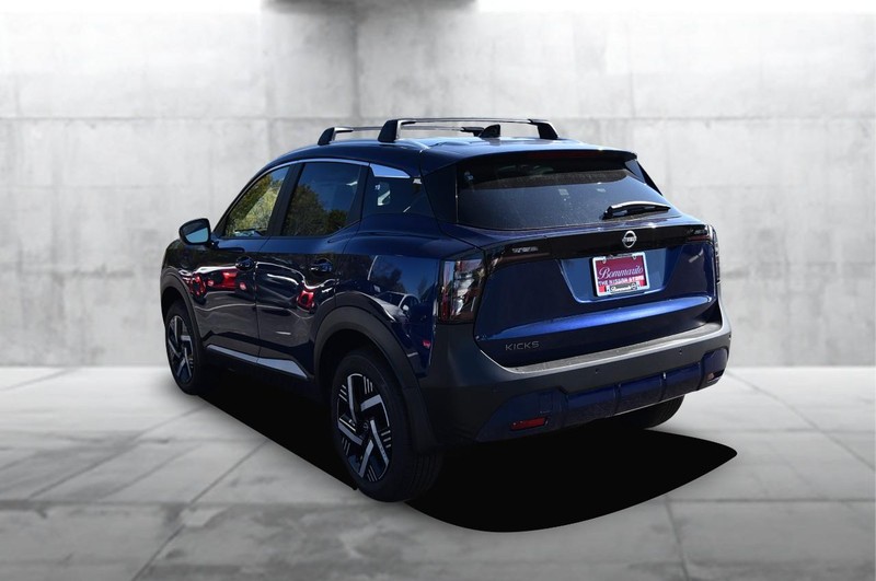 Nissan Kicks Vehicle Image 07