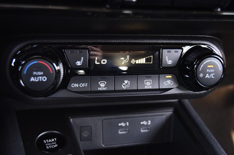 Nissan Kicks Vehicle Image 16