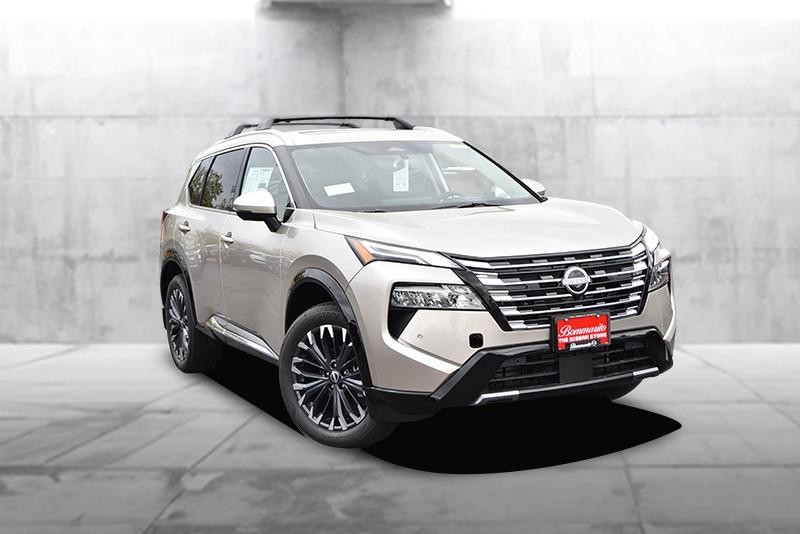 Nissan Rogue Vehicle Full-screen Gallery Image 2