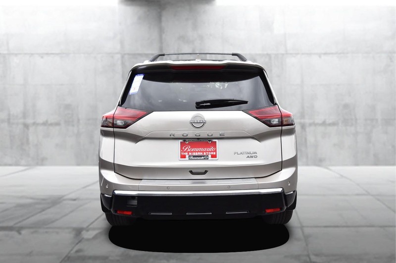 Nissan Rogue Vehicle Full-screen Gallery Image 6