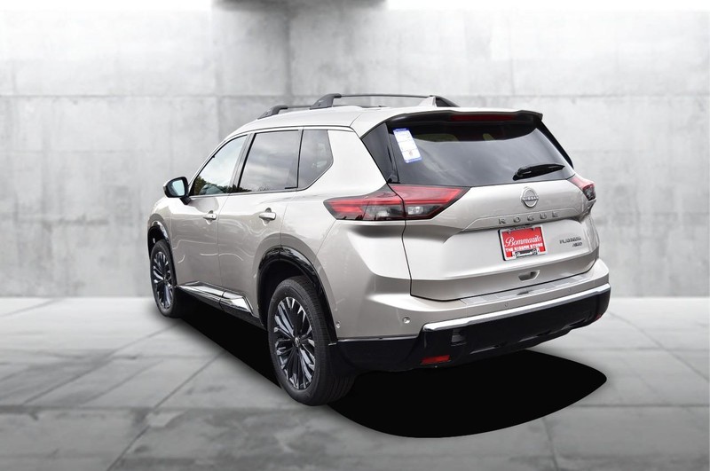 Nissan Rogue Vehicle Full-screen Gallery Image 7