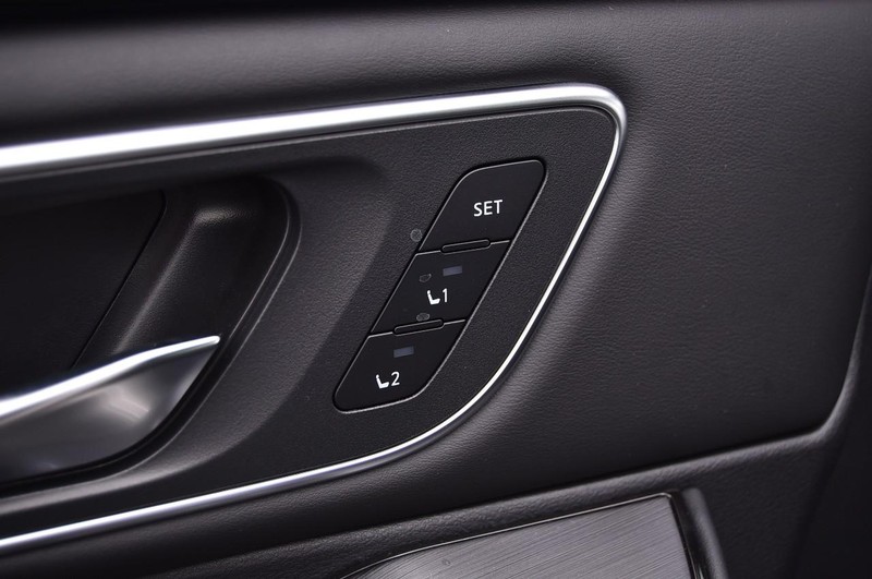 Nissan Rogue Vehicle Full-screen Gallery Image 10