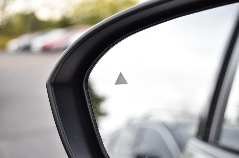 Nissan Rogue Vehicle Full-screen Gallery Image 11