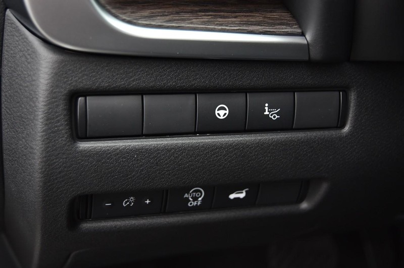 Nissan Rogue Vehicle Full-screen Gallery Image 12