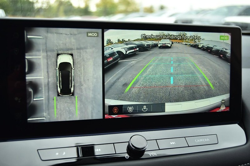 Nissan Rogue Vehicle Full-screen Gallery Image 14