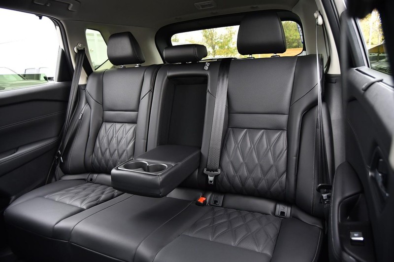 Nissan Rogue Vehicle Full-screen Gallery Image 25