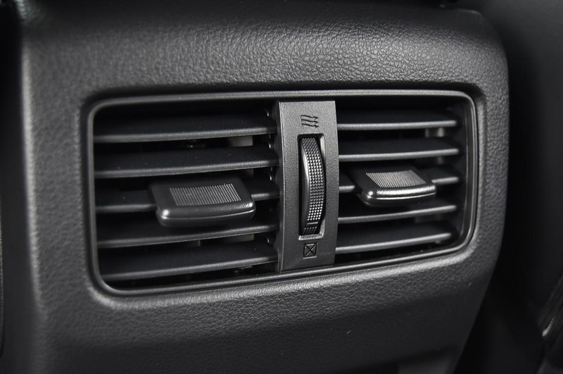 Nissan Rogue Vehicle Full-screen Gallery Image 26