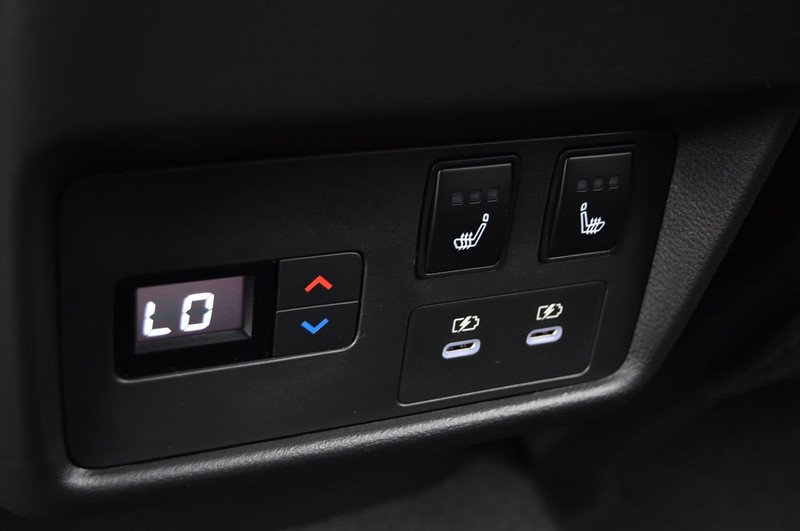 Nissan Rogue Vehicle Full-screen Gallery Image 27