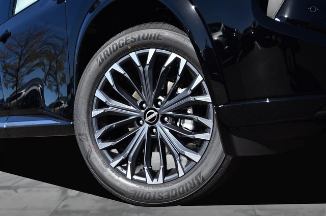 Nissan Rogue Vehicle Image 03