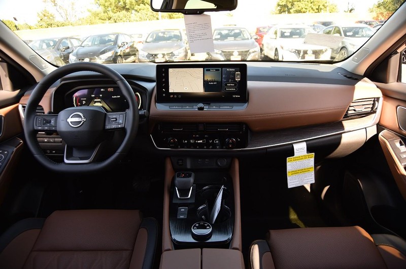 Nissan Rogue Vehicle Image 08