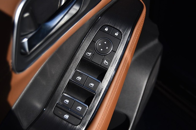 Nissan Rogue Vehicle Image 09