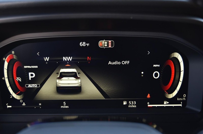 Nissan Rogue Vehicle Image 13