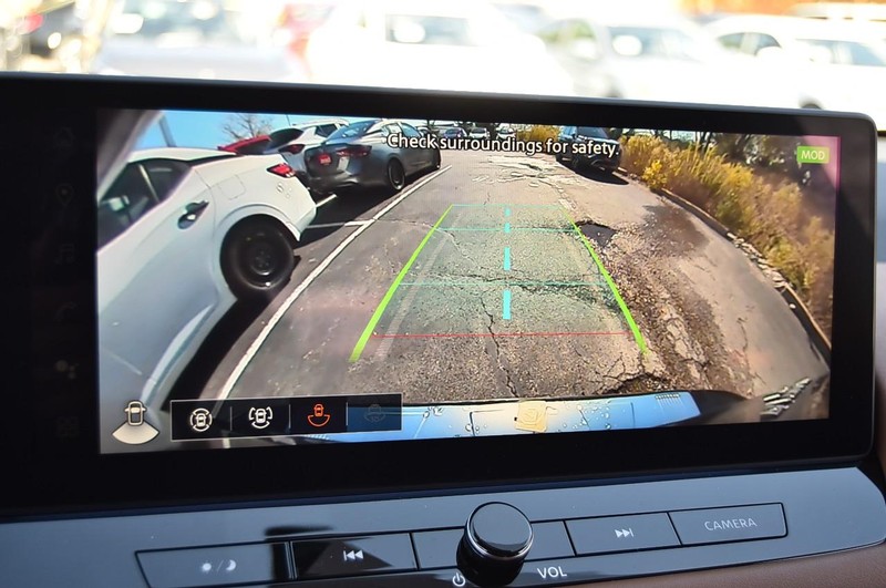 Nissan Rogue Vehicle Image 16