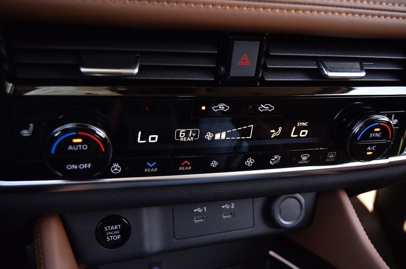 Nissan Rogue Vehicle Image 18