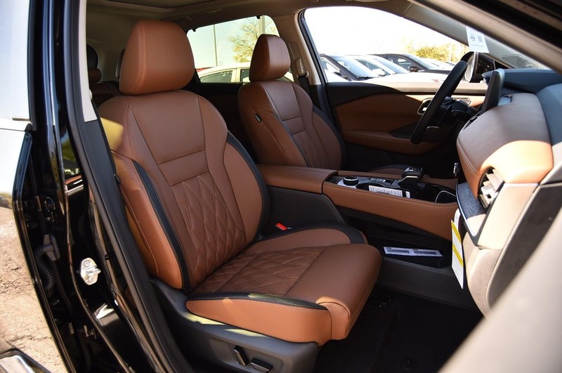 Nissan Rogue Vehicle Image 23