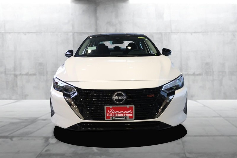 Nissan Sentra Vehicle Full-screen Gallery Image 4