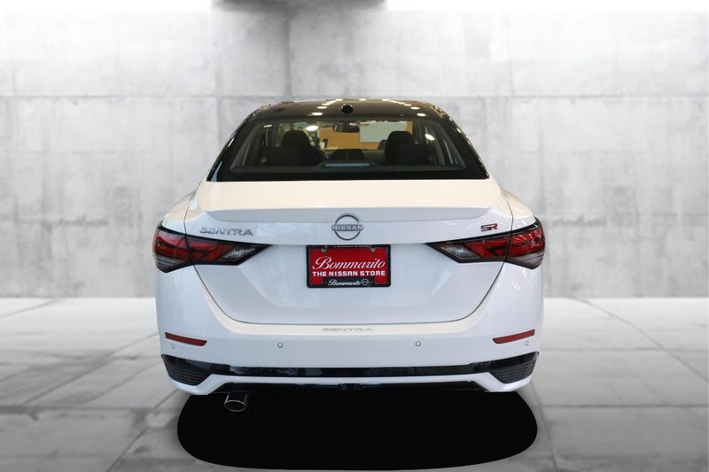 Nissan Sentra Vehicle Full-screen Gallery Image 6