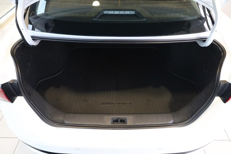 Nissan Sentra Vehicle Full-screen Gallery Image 7