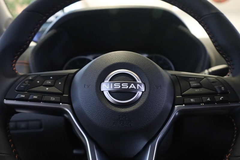 Nissan Sentra Vehicle Full-screen Gallery Image 9