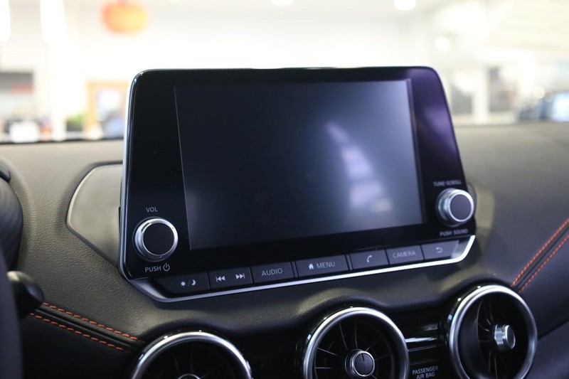 Nissan Sentra Vehicle Full-screen Gallery Image 11