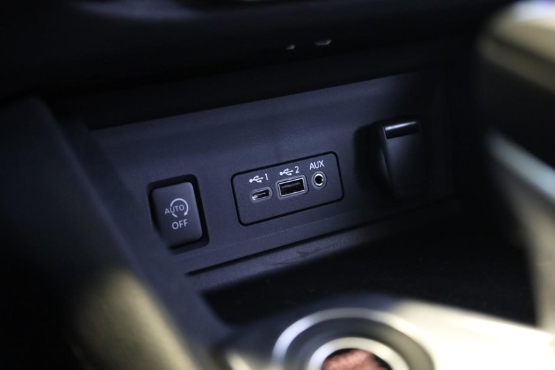 Nissan Sentra Vehicle Full-screen Gallery Image 14