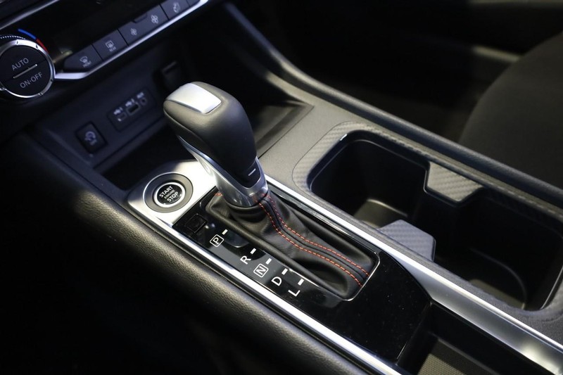 Nissan Sentra Vehicle Full-screen Gallery Image 15