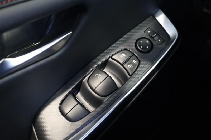 Nissan Sentra Vehicle Full-screen Gallery Image 17