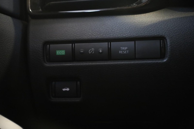 Nissan Sentra Vehicle Full-screen Gallery Image 18