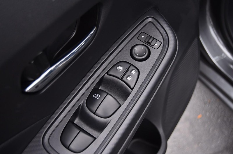 Nissan Versa Vehicle Full-screen Gallery Image 9