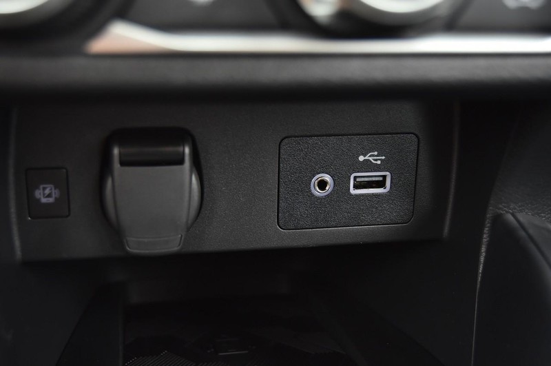 Nissan Versa Vehicle Full-screen Gallery Image 15