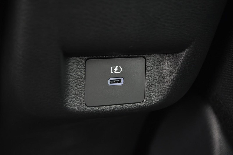 Nissan Versa Vehicle Full-screen Gallery Image 21